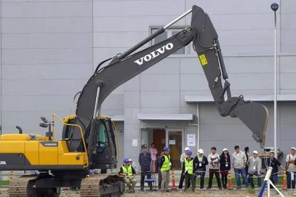 Analiza kodu usterki silnika koparki Volvo